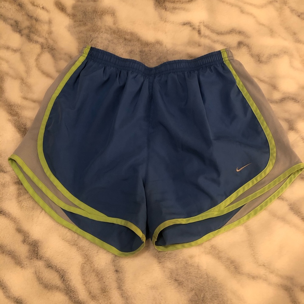 Nike tempo size medium